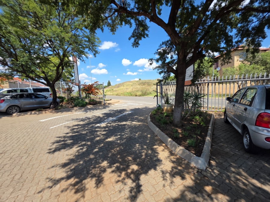 To Let commercial Property for Rent in Langenhovenpark Free State
